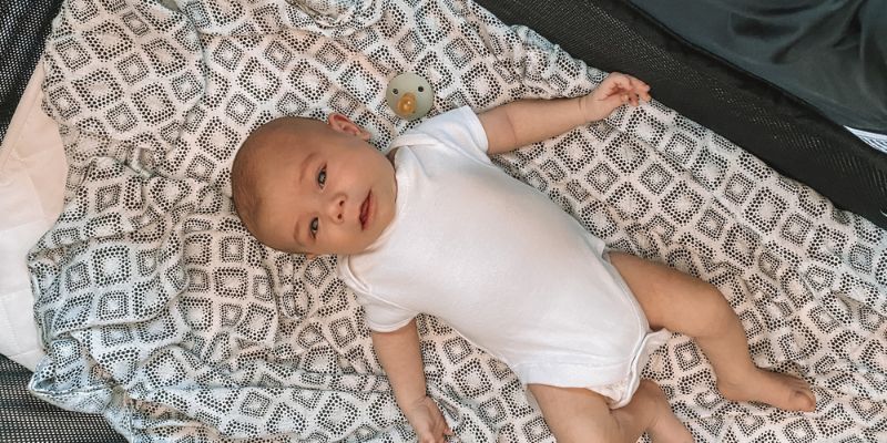 Baby lying in a Bugaboo Stardust Playard