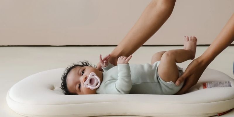 Snuggle Me Organic Infant Lounger Curve Review | Snuggle Bugz