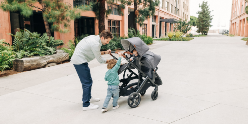 Dad pushing children in UPPAbaby VISTA V3 Stroller