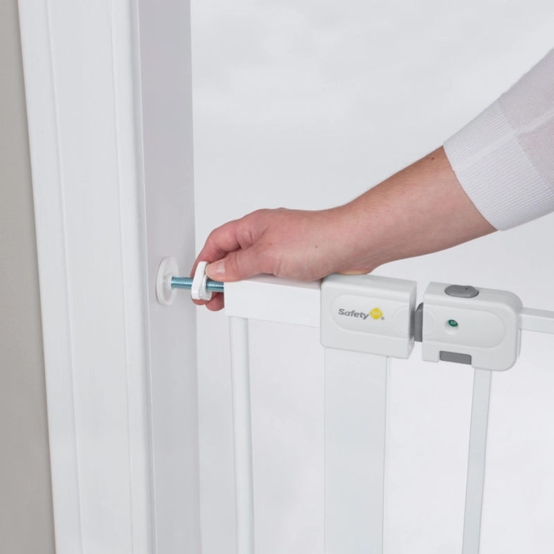 Hands Free Auto-Close Gate