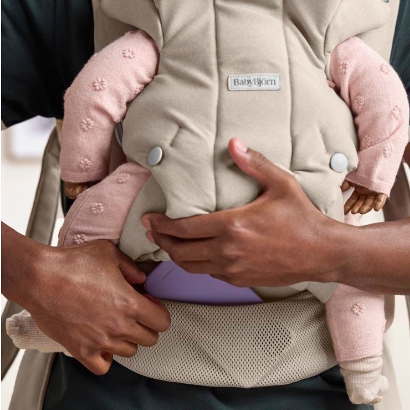 Baby Carrier Hold
