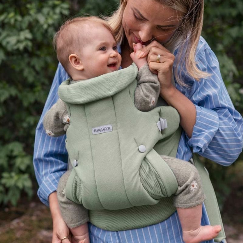 Baby Carrier Hold
