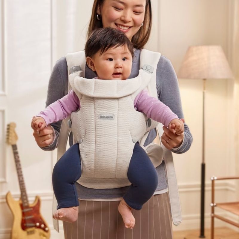 Baby Carrier Hold