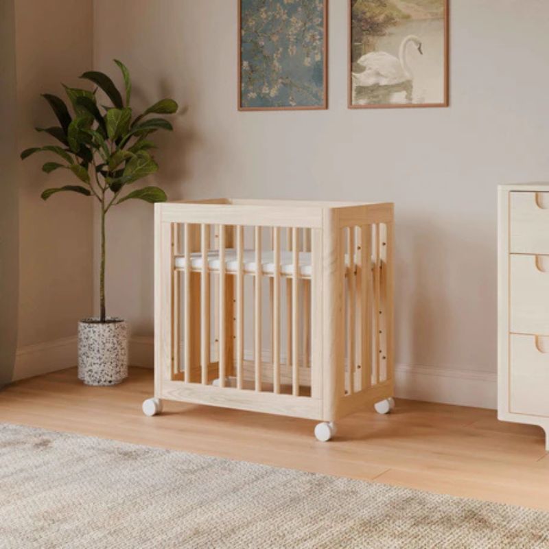 Yuzu 8-in-1 Convertible Crib