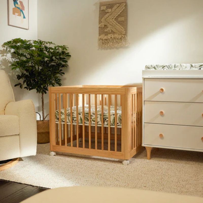 Yuzu 8-in-1 Convertible Crib