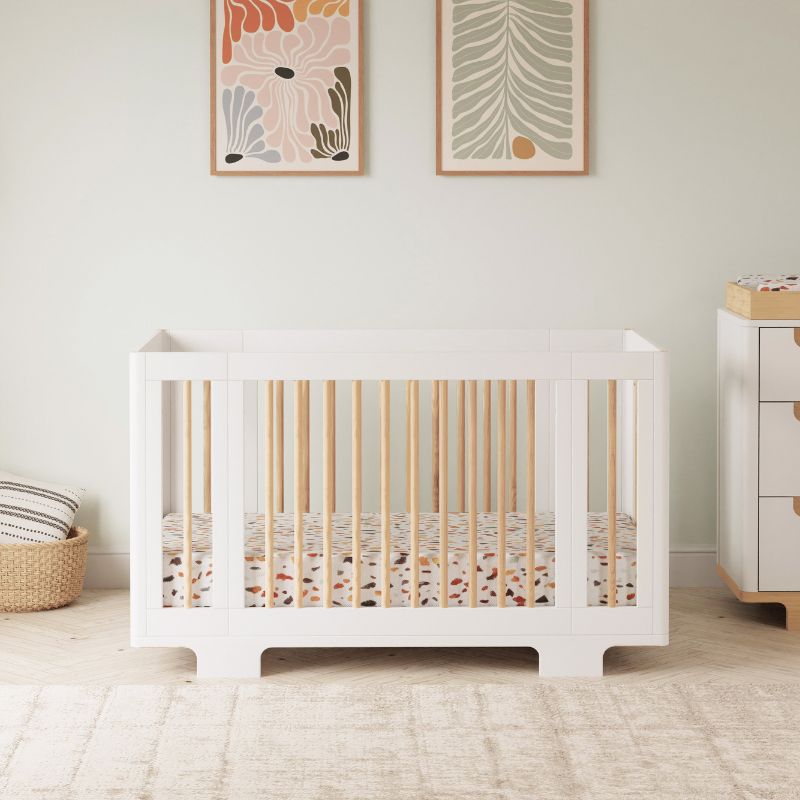 Yuzu 8-in-1 Convertible Crib