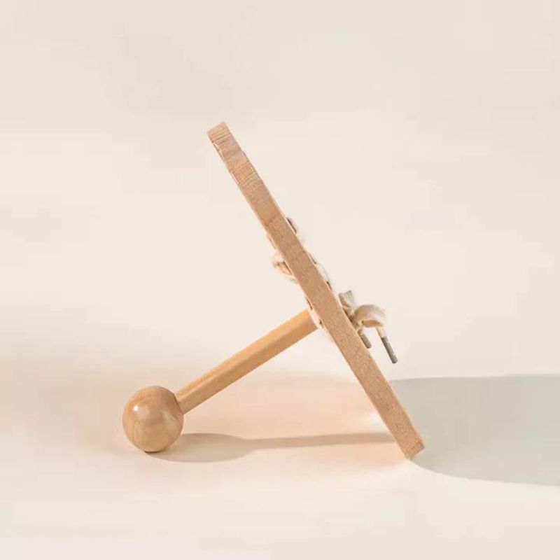 Jeu de laçage en bois