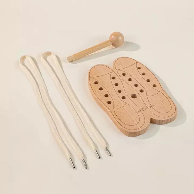 Jeu de laçage en bois