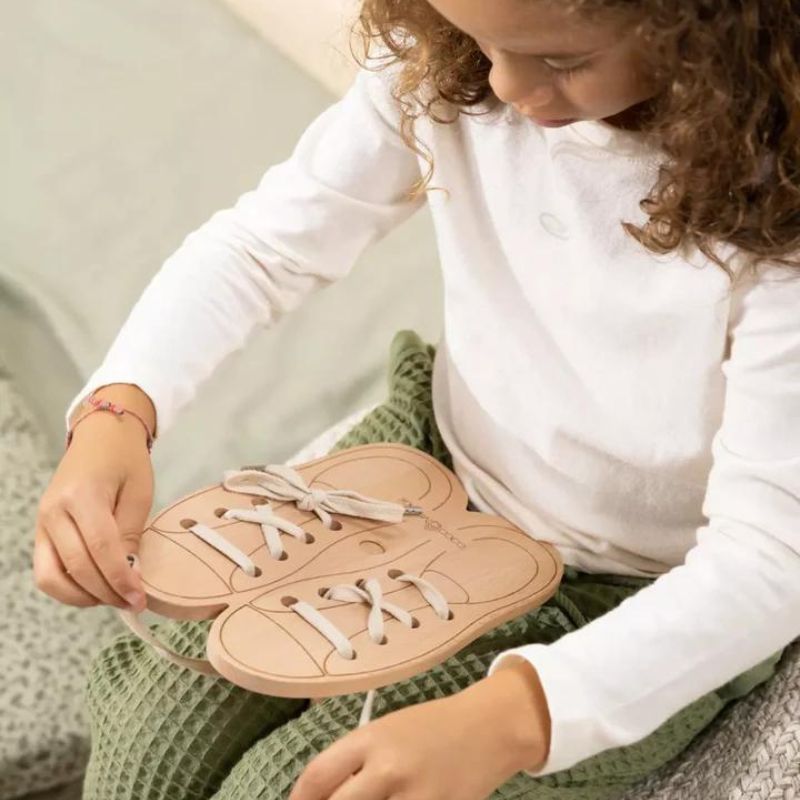 Jeu de laçage en bois