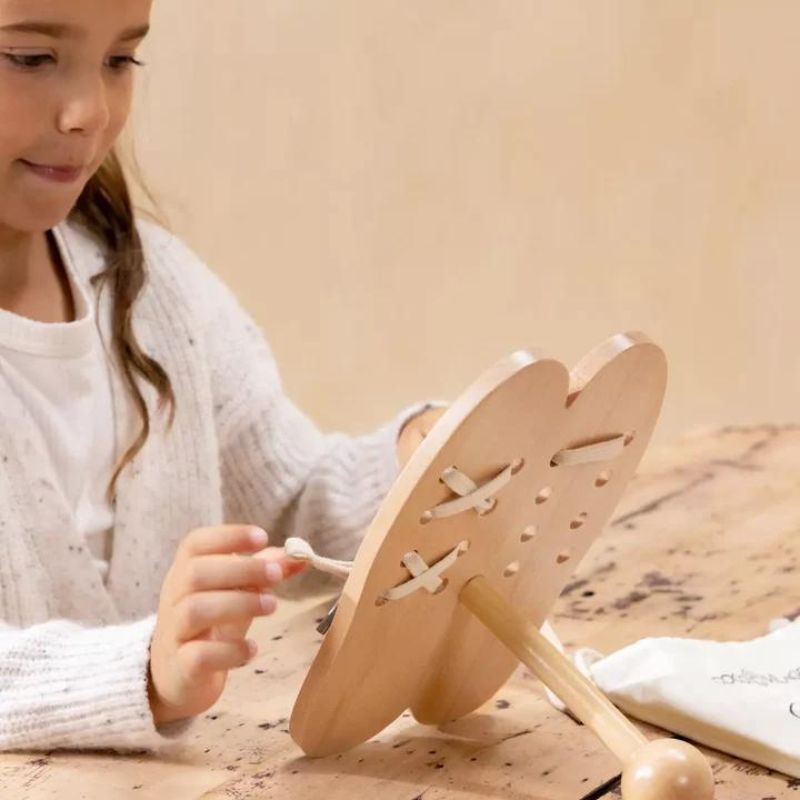 Jeu de laçage en bois