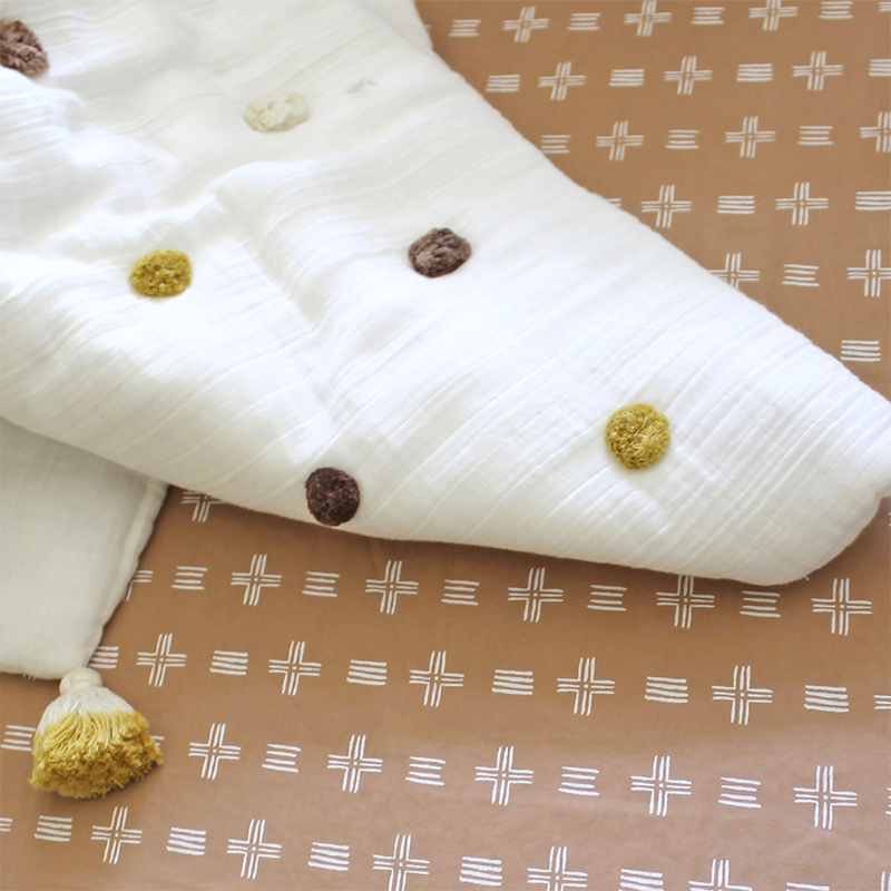 Couverture pour bébé matelassée à pompons