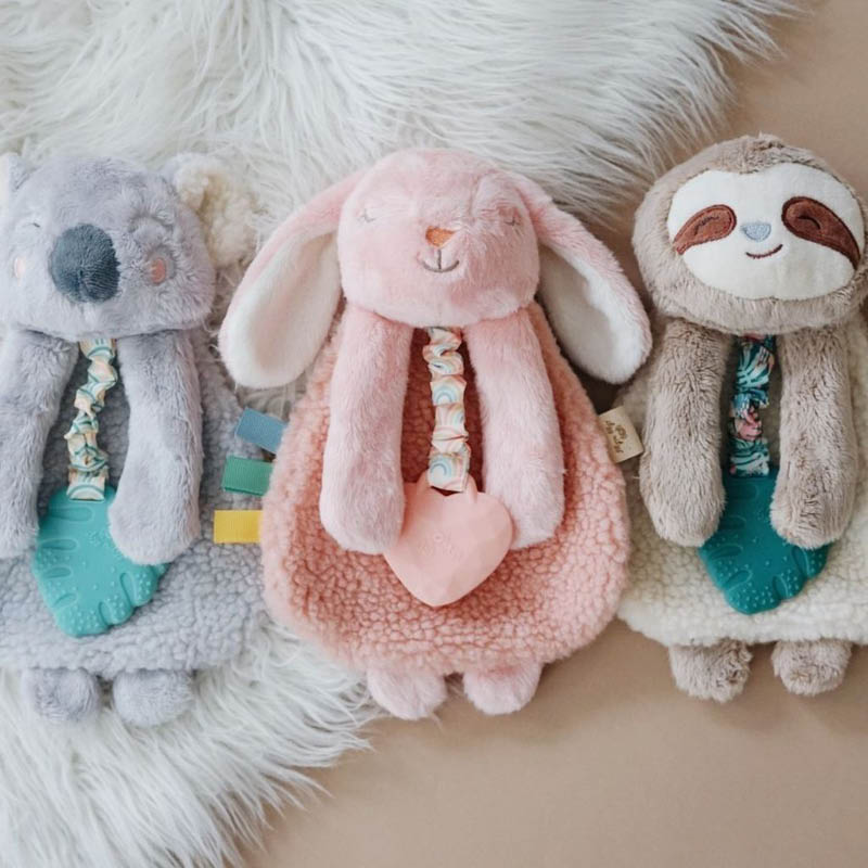 ITZY チェリョン RyeoWoo PLUSH HANDWARMER Itzy Lovey Animal Teether Pal | Snuggle Bugz | Canada's Baby Store