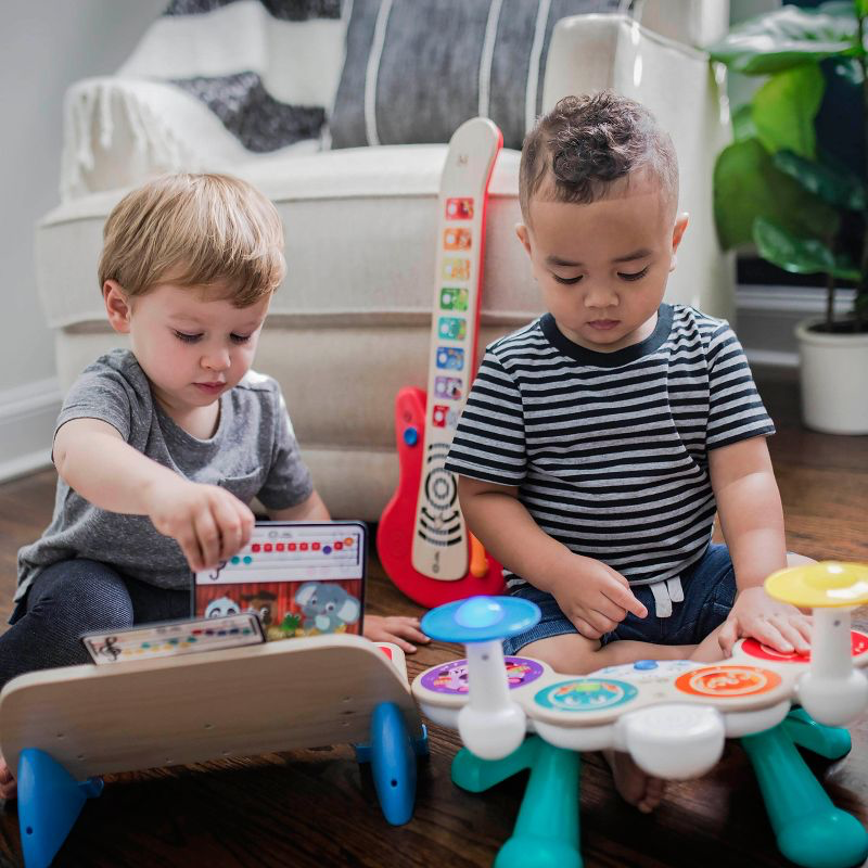 Ensemble dans Tune Batteries Magic Touch connectées