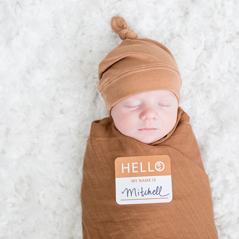 Hello World Swaddle & Knotted Hat Set
