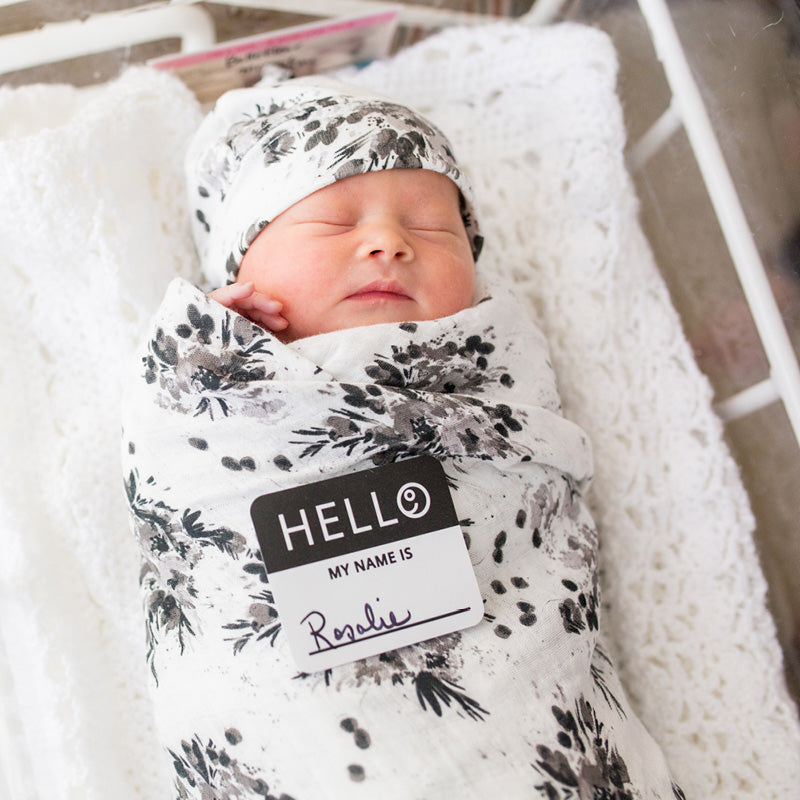 Hello World Swaddle & Knotted Hat Set