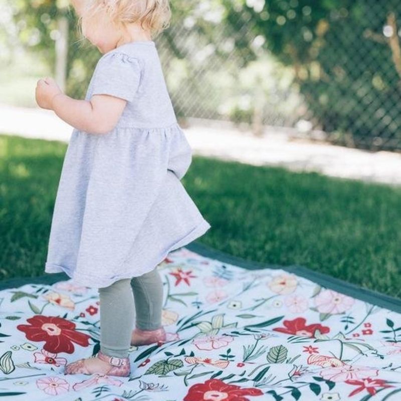 Outdoor Blanket - (5 x 7)  Primrose Patch