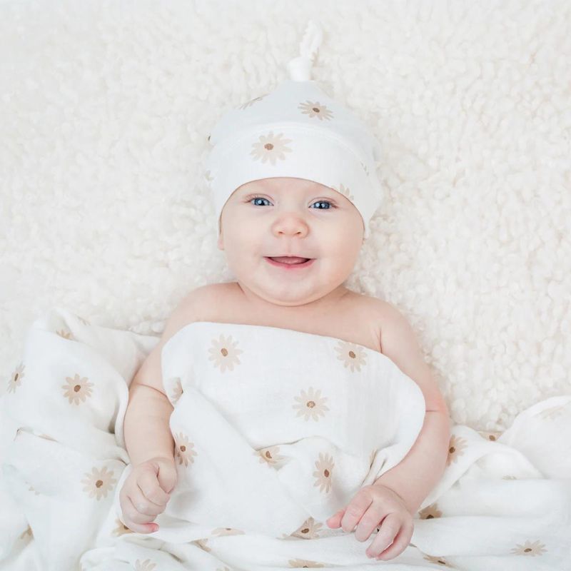 Hello World Swaddle & Knotted Hat Set