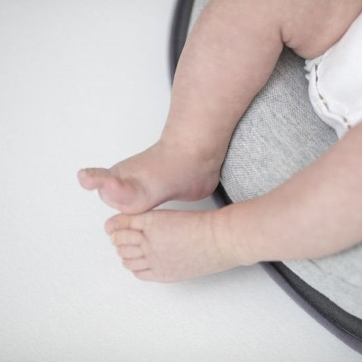 SoCosy Newborn Lounger Smokey