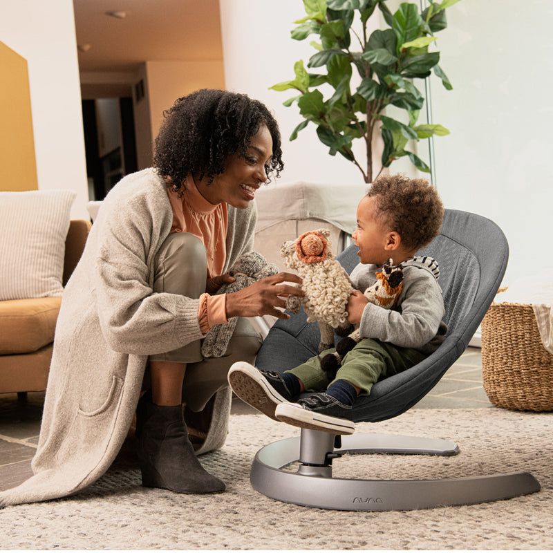 LEAF Grow Swing with Toy Bar