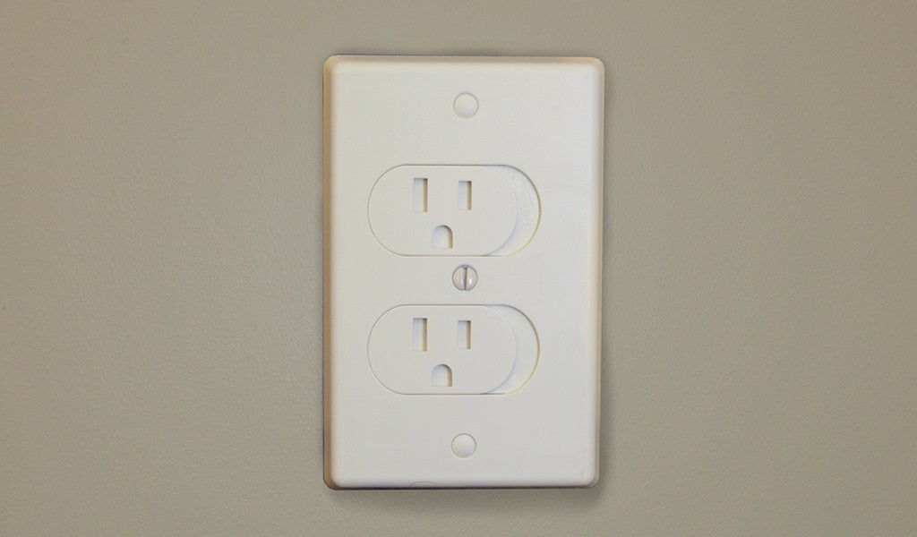 Self-Closing Outlet Cover - 3 Pack - White uniq