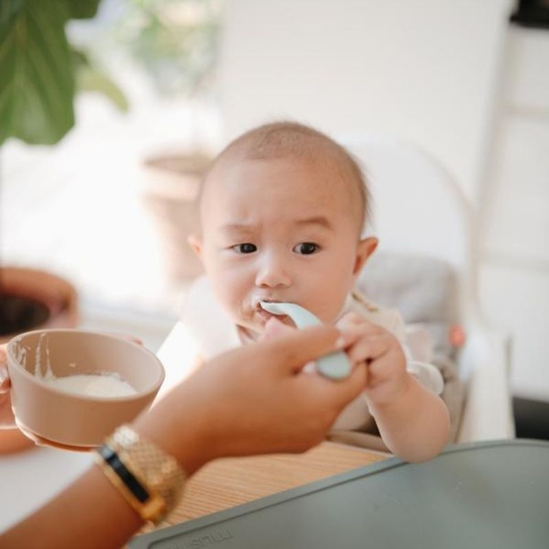 Silicone Feeding Spoons 2-Pack Cambridge Blue and Shifting Sand