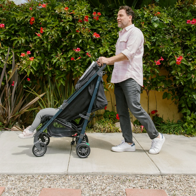 how to close uppababy g luxe